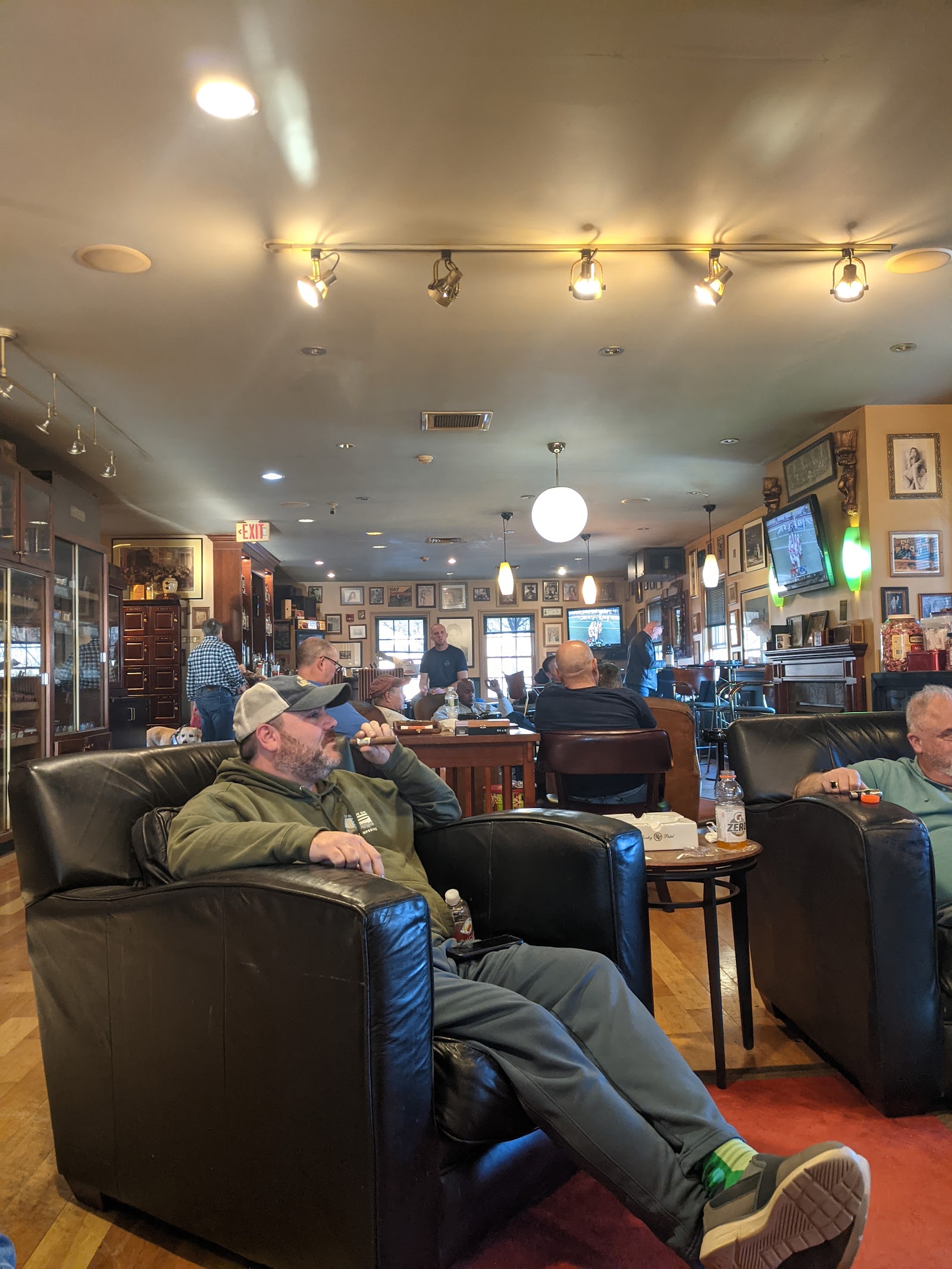 Castros Cigar Lounge LLC photo 6