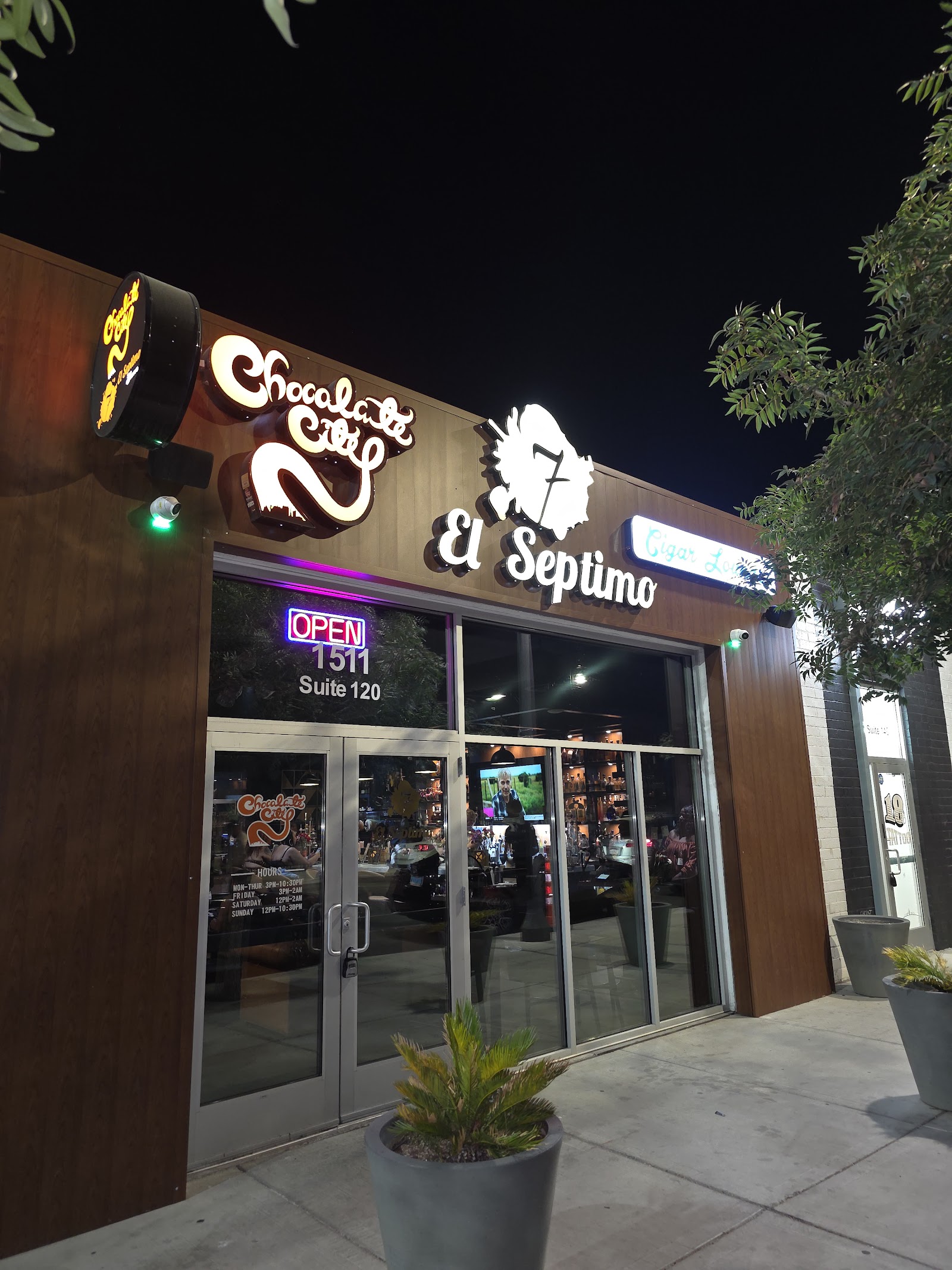 Chocolate City Cigar Lounge photo 4