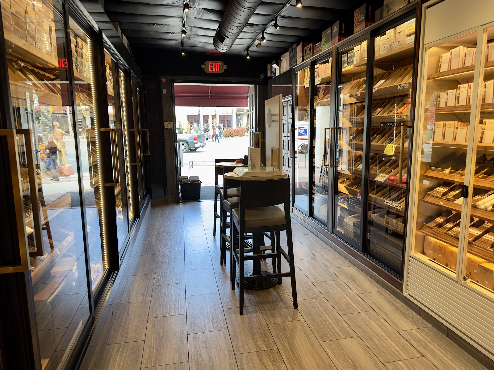 Churchill Cigar Lounge - San Diego photo 3