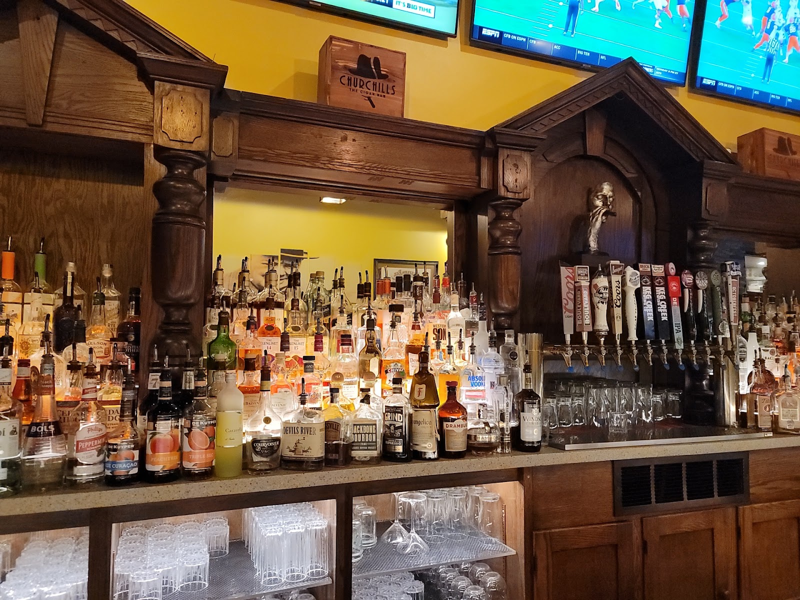Churchill's the Cigar Bar photo 5