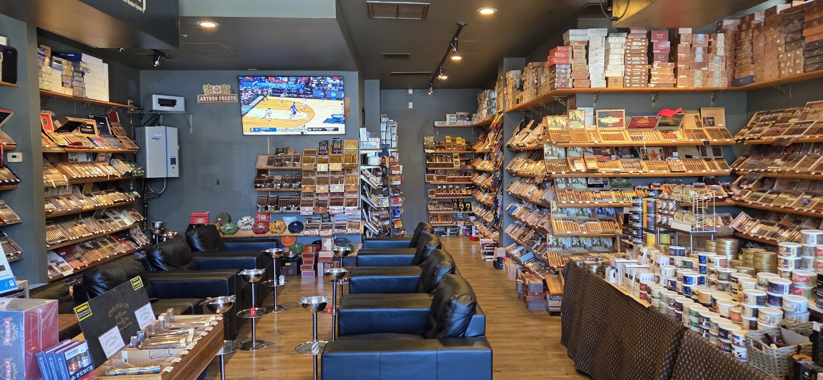 Churchill's Fine Cigars - Glendale photo 3