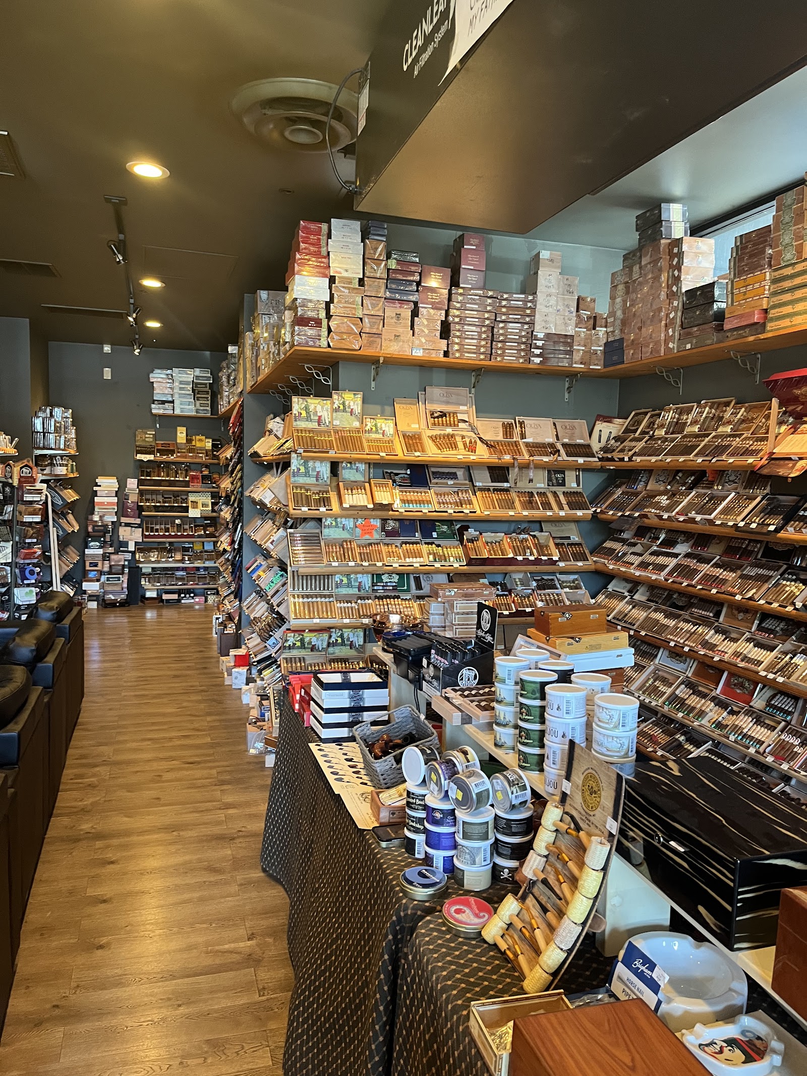 Churchill's Fine Cigars - Glendale photo 8