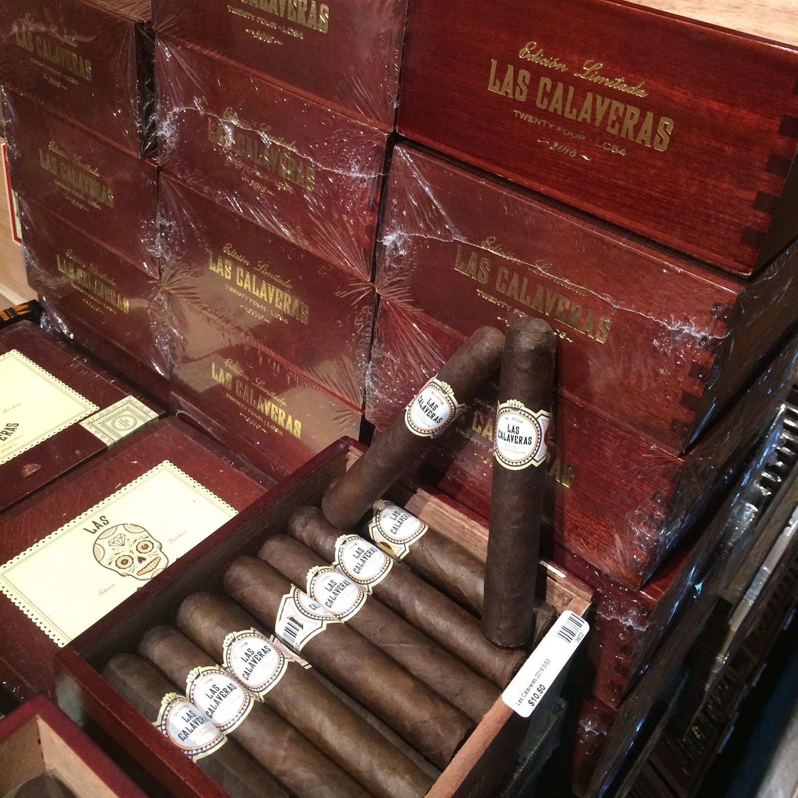 Churchill's Fine Cigars - Glendale photo 9