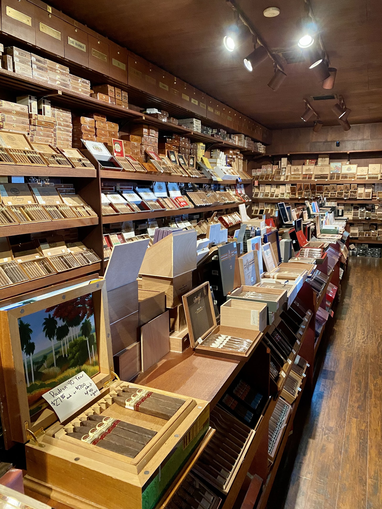 Churchill's Fine Cigars - Phoenix (HQ) photo 5