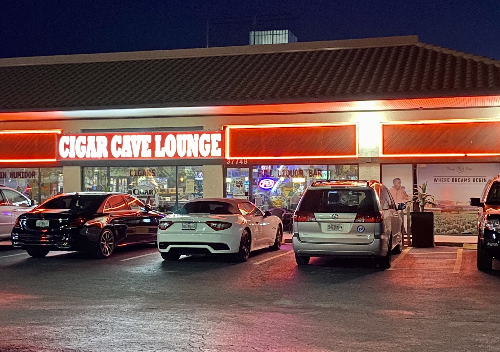 Cigar Cave Lounge