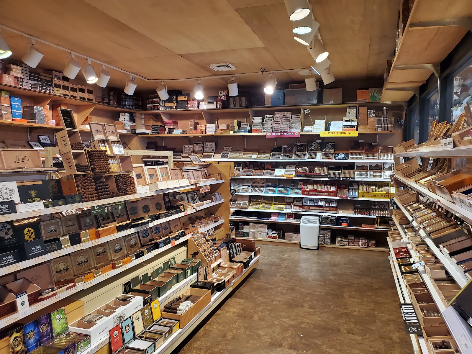 Cigar Chateau photo 2