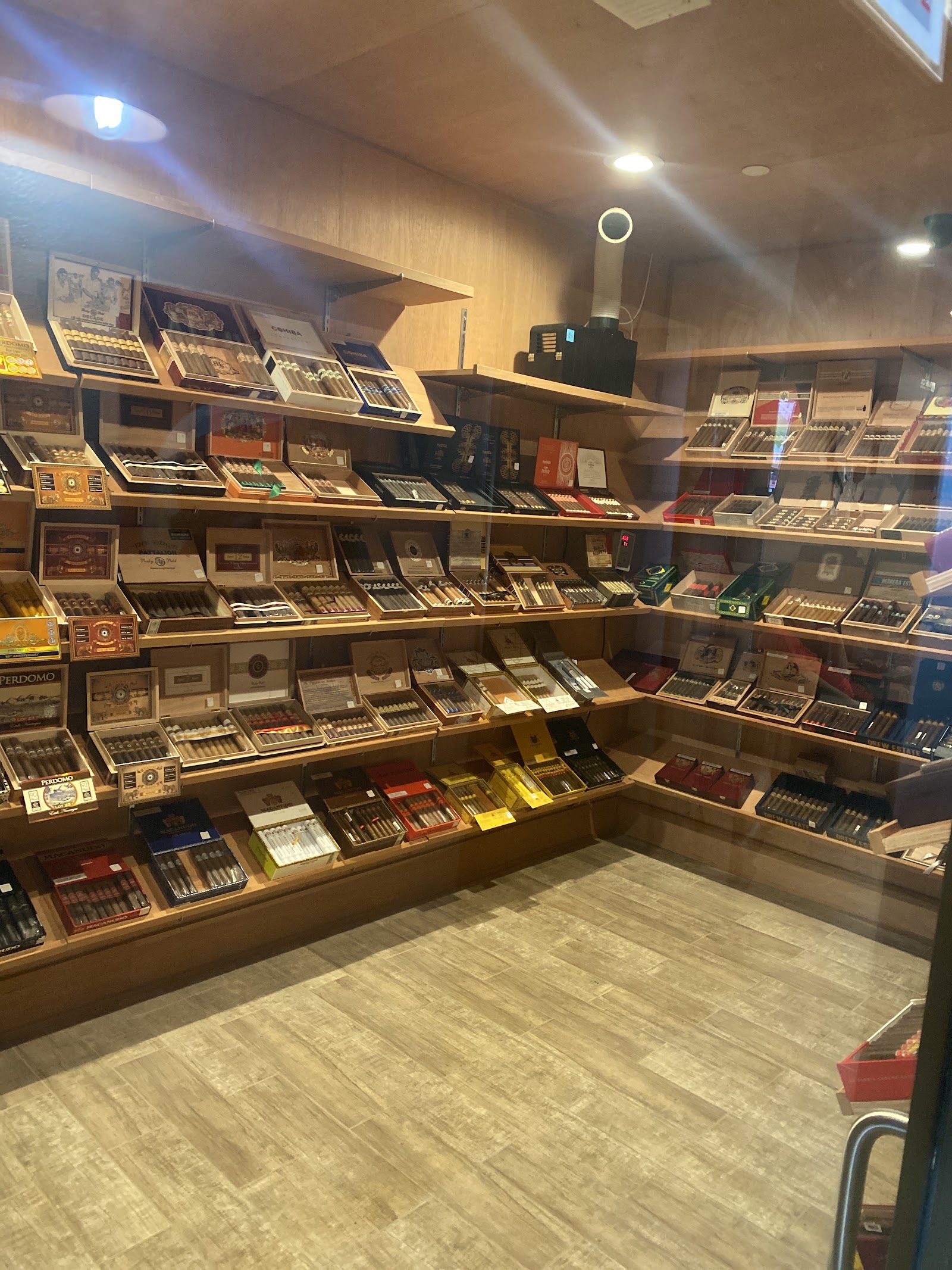 Cigar Den photo 3