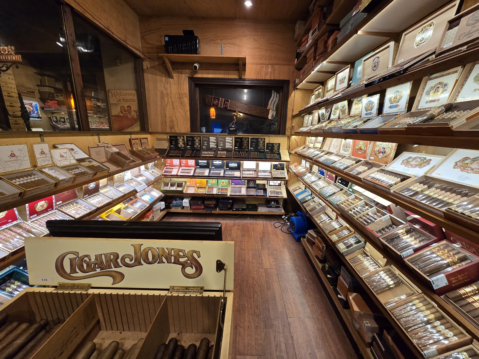 Cigar Jones photo 6