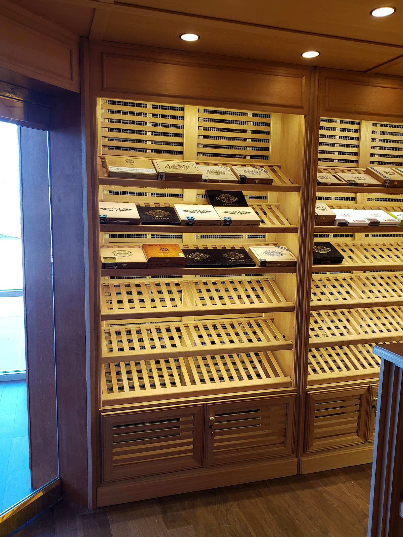 Cigar Palace and Bar photo 6