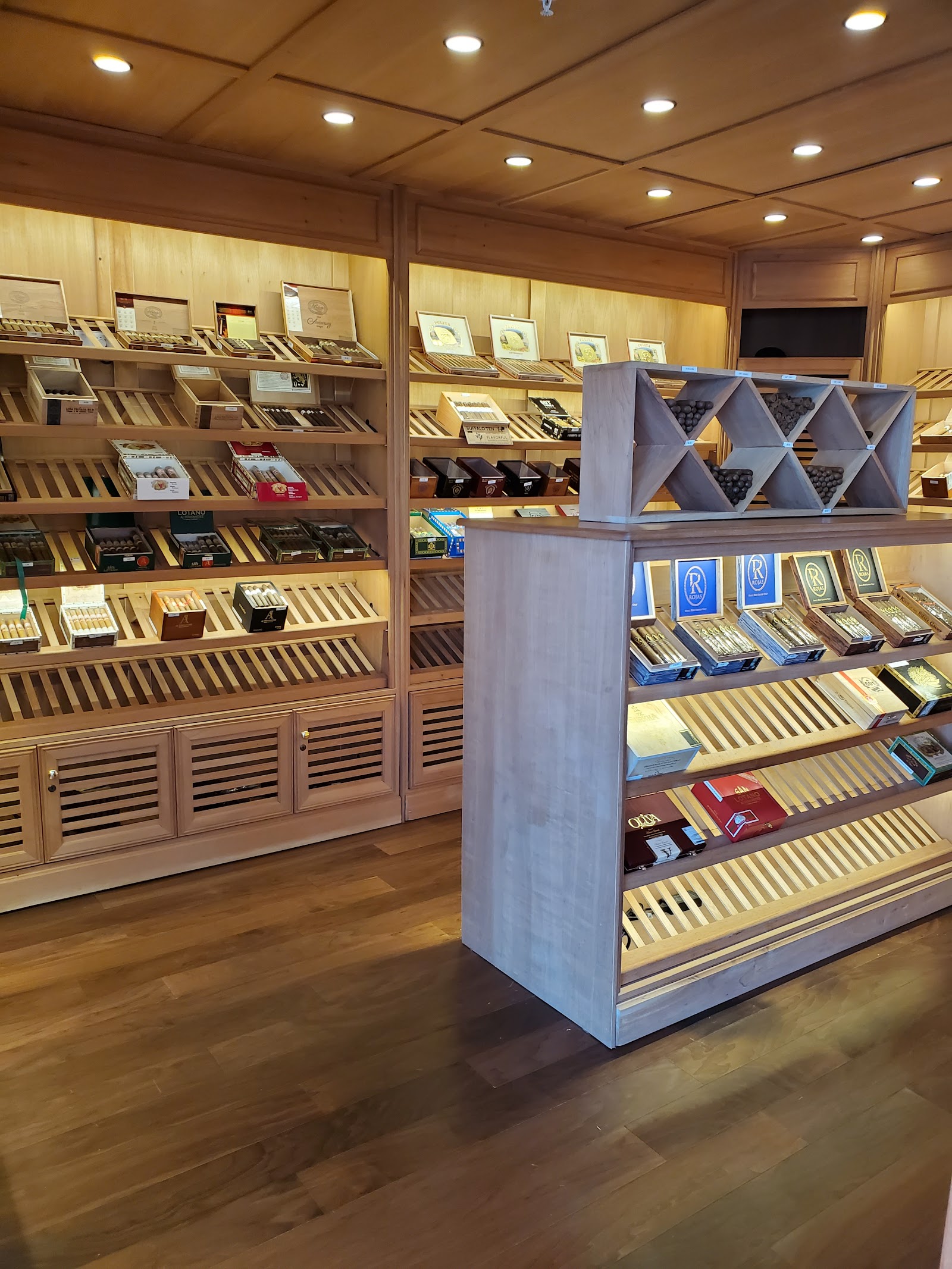 Cigar Palace and Bar photo 8
