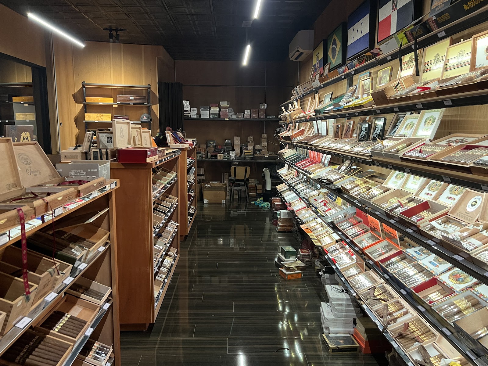 Cigar Republic photo 3