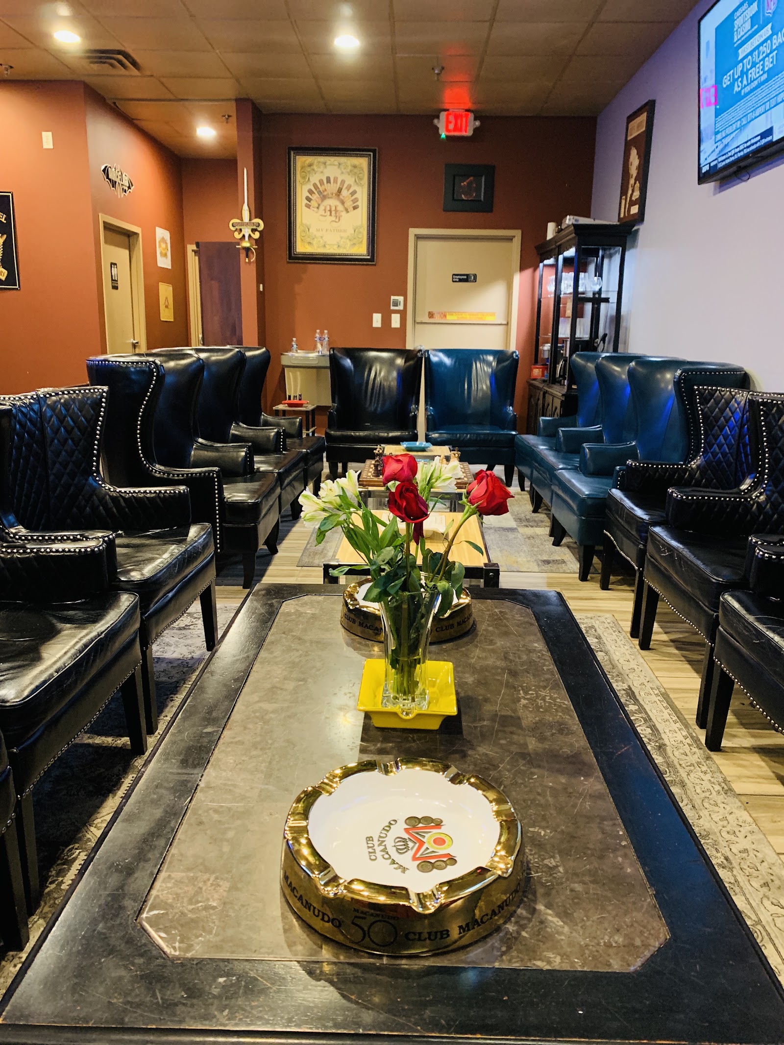 Cigar Town and Lounge photo 4