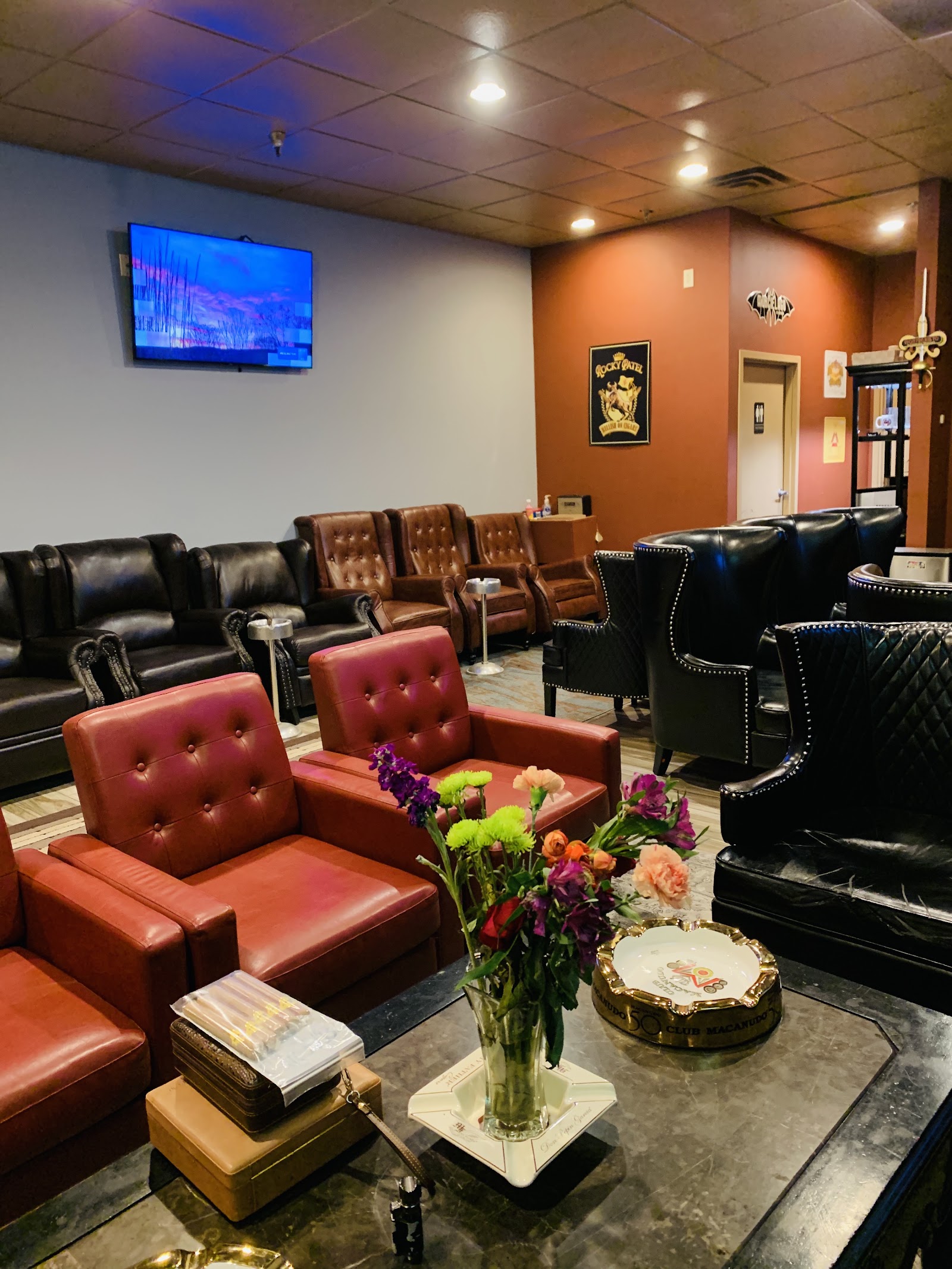 Cigar Town and Lounge photo 9