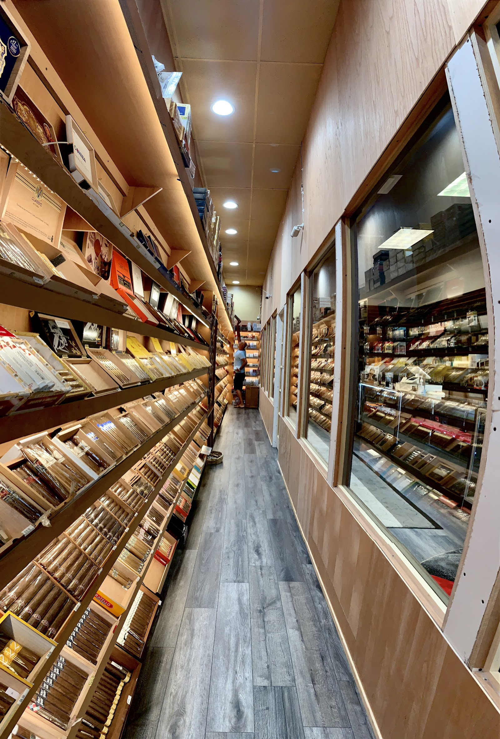 Cigar Town Tysons aka Cigar World photo 2