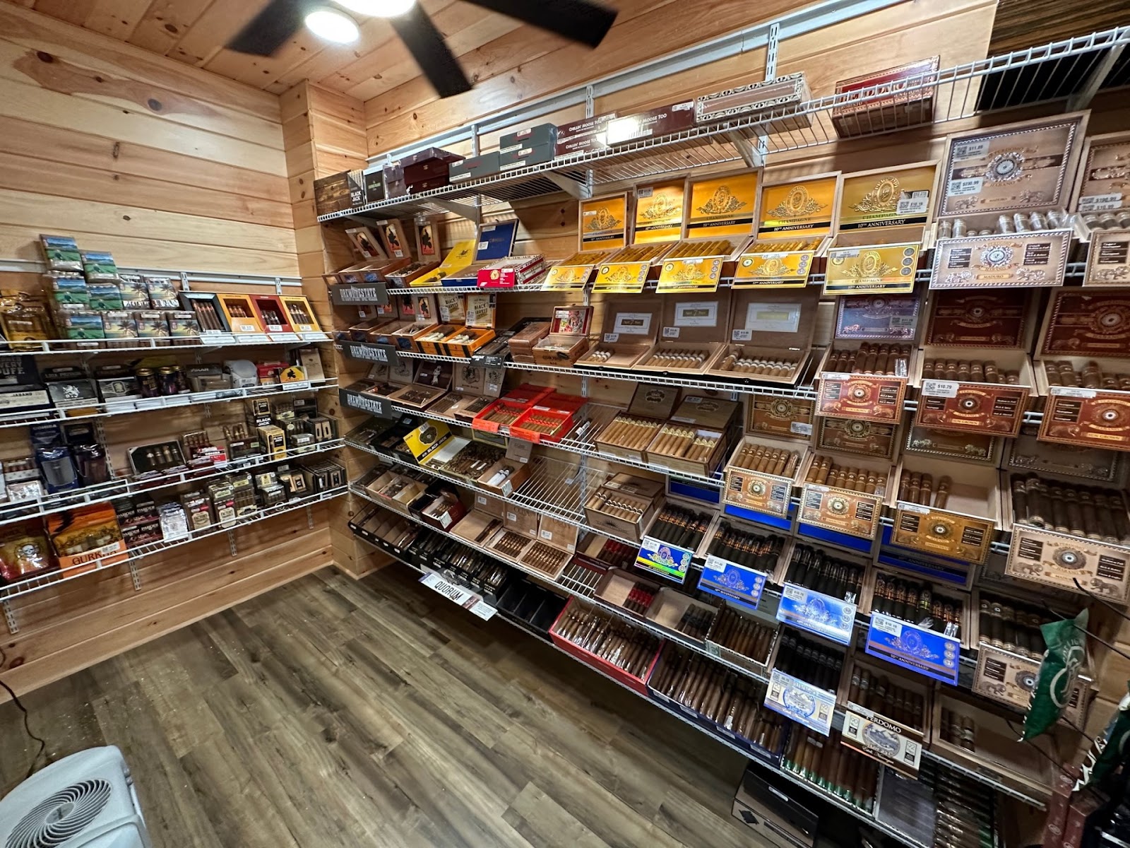 Cigaret Shopper #18 - Caribou photo 5