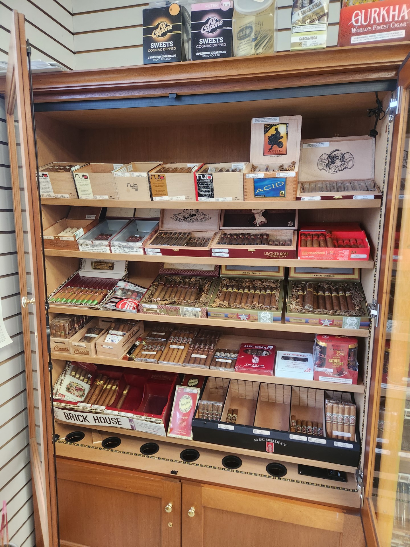 Cigaret Shopper - Madawaska photo 3