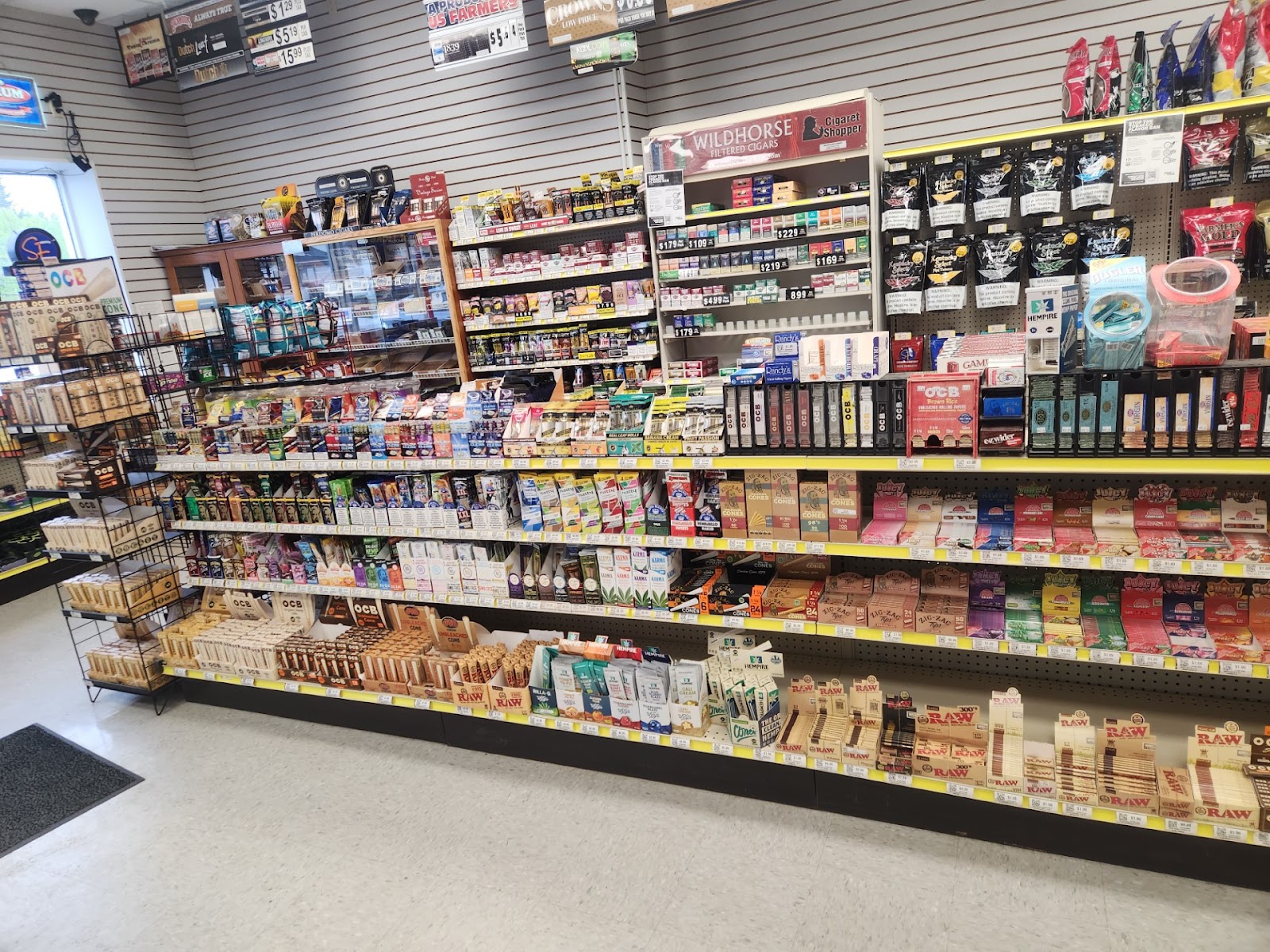Cigaret Shopper - Madawaska photo 5