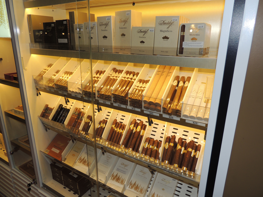 Club Aficionado Cigar Bar photo 9