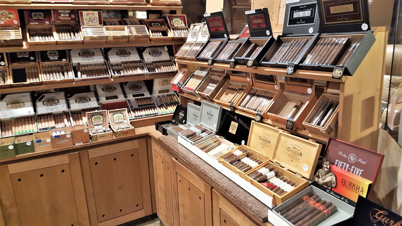 Club Aficionado Cigar Bar photo 10