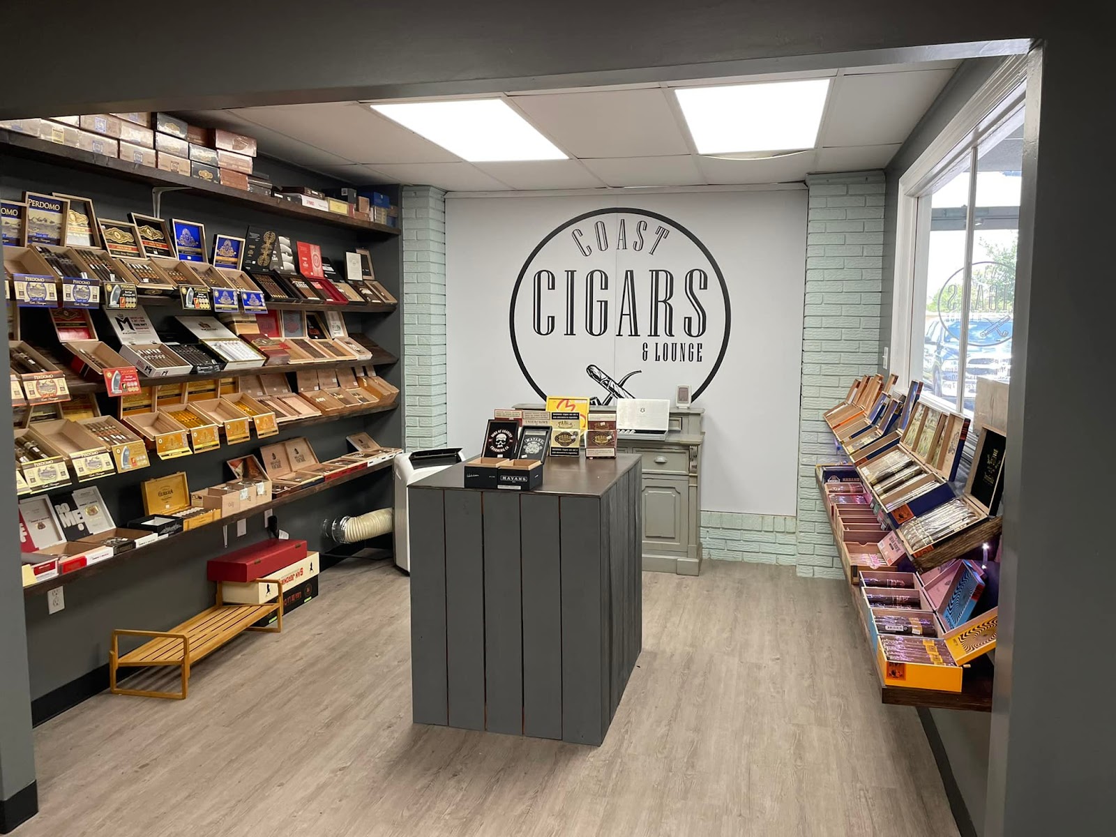 Coast Cigars and Lounge photo 3