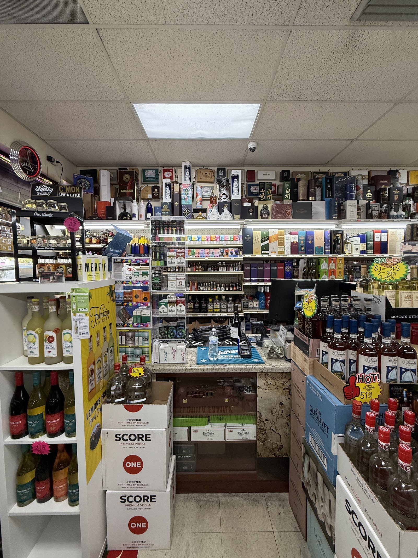Coquis Liquors photo 3