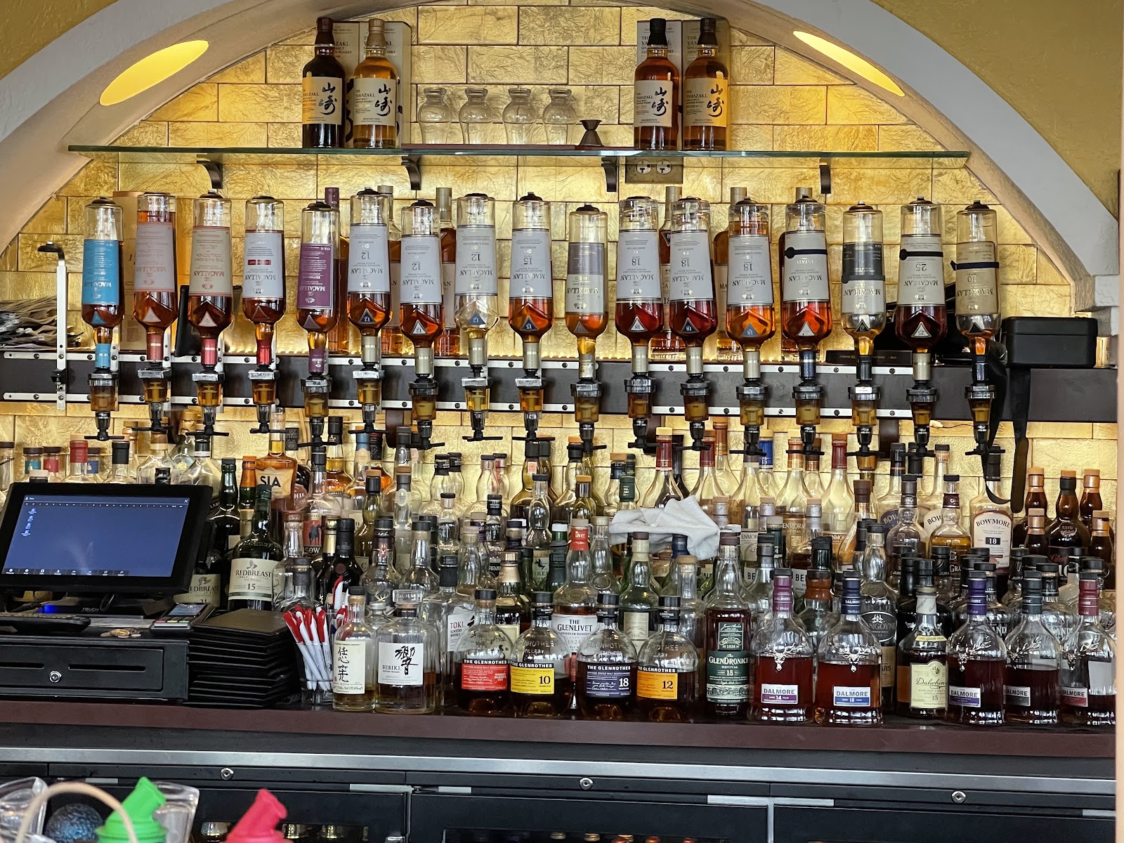 Corona Cigar Company & Diamond Crown Lounge photo 3