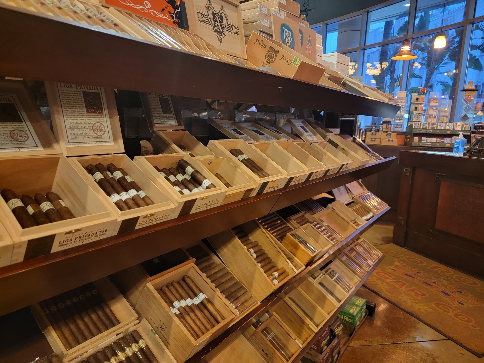 Corona Cigar Company & Diamond Crown Lounge photo 5