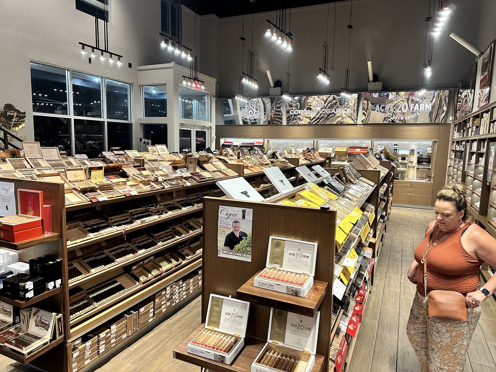 Corona Cigar Company & El Septimo VIP Lounge photo 4