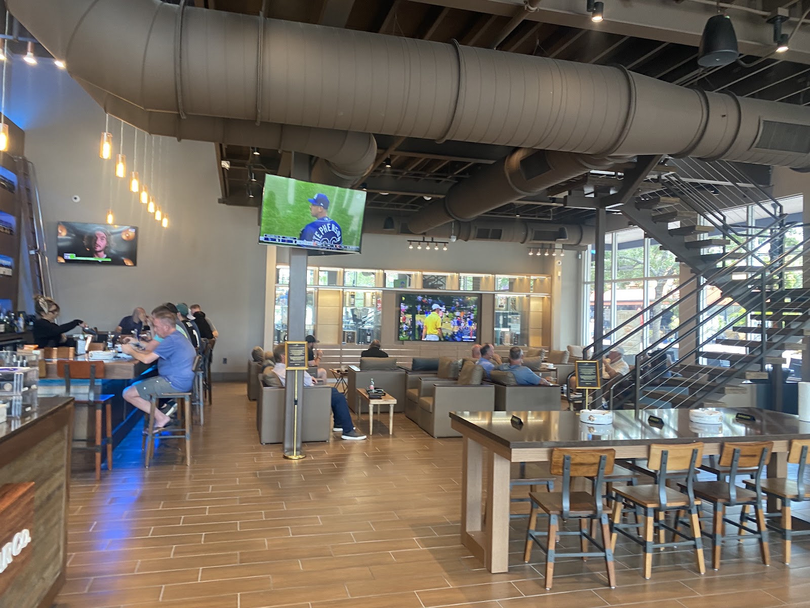 Corona Cigar Company & El Septimo VIP Lounge photo 5