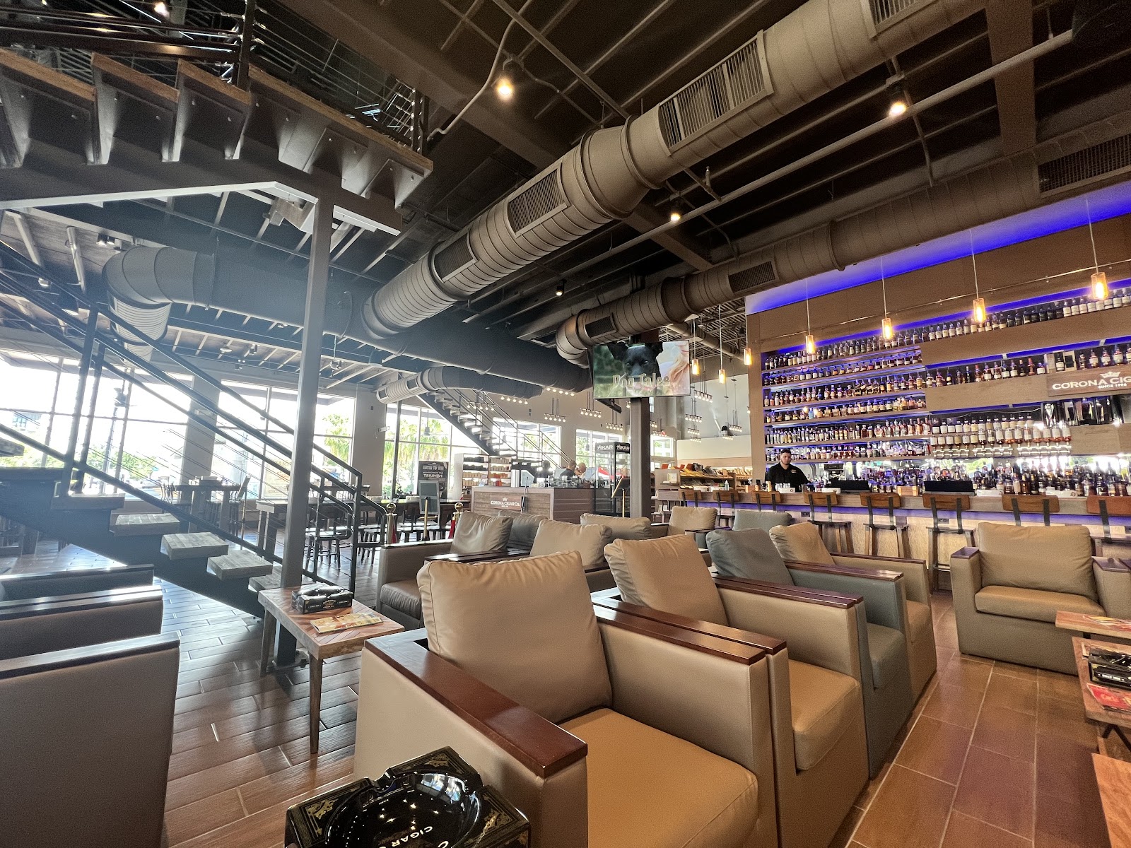 Corona Cigar Company & El Septimo VIP Lounge photo 6