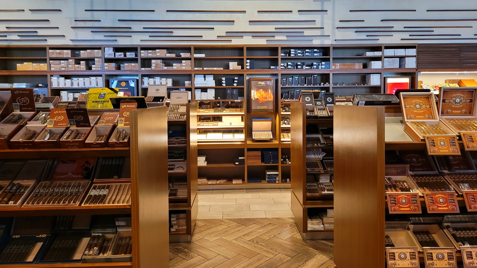 Corona Cigar Company & J.C. Newman Diamond Crown Lounge photo 10