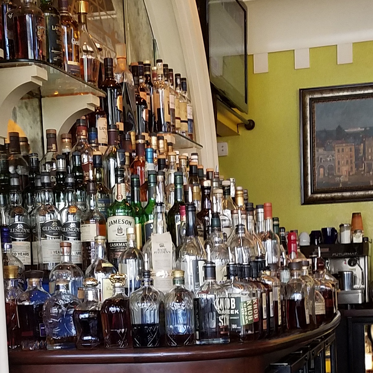 Corona Cigar Company & Montecristo Lounge photo 4