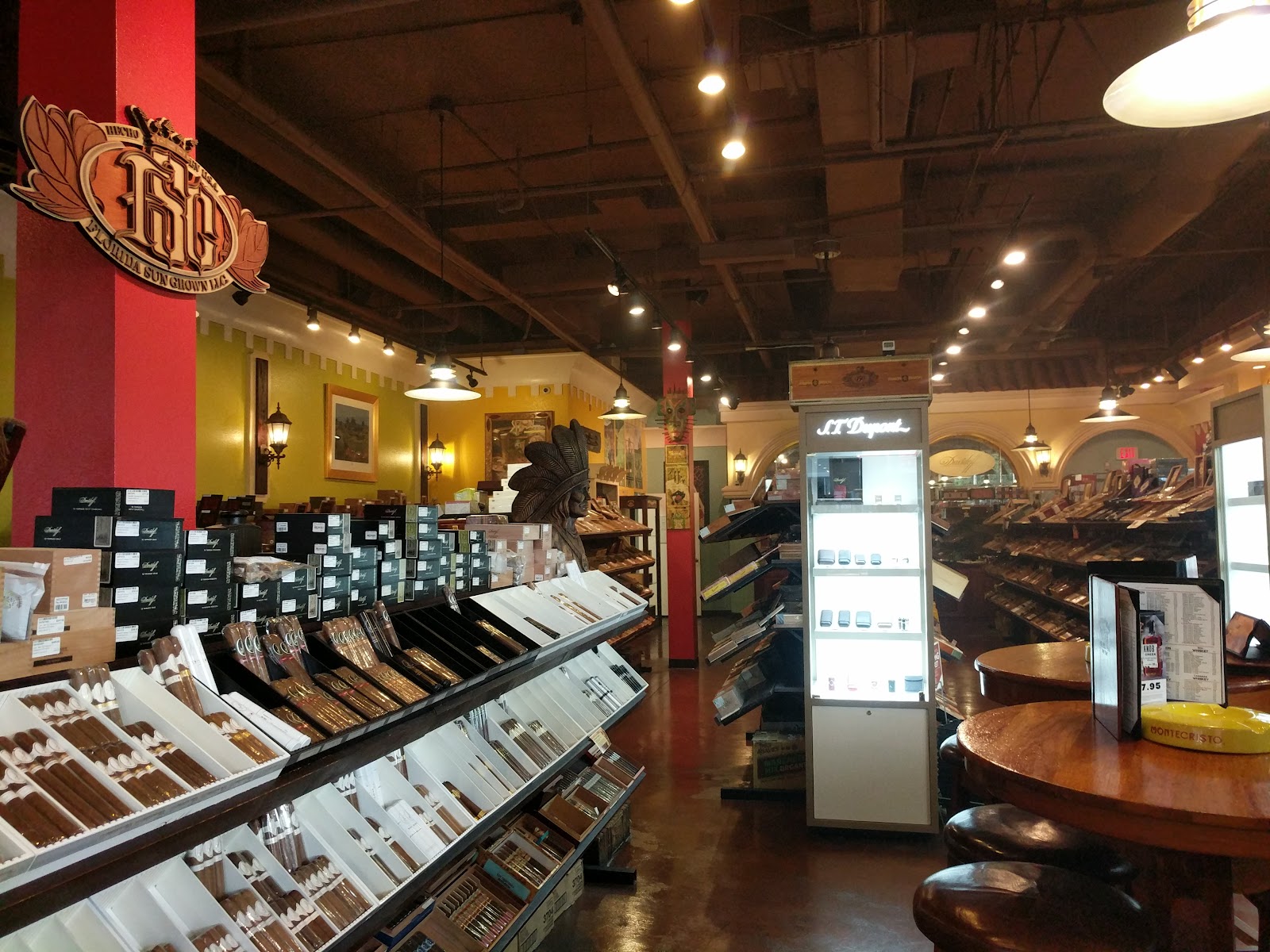Corona Cigar Company & Montecristo Lounge photo 6