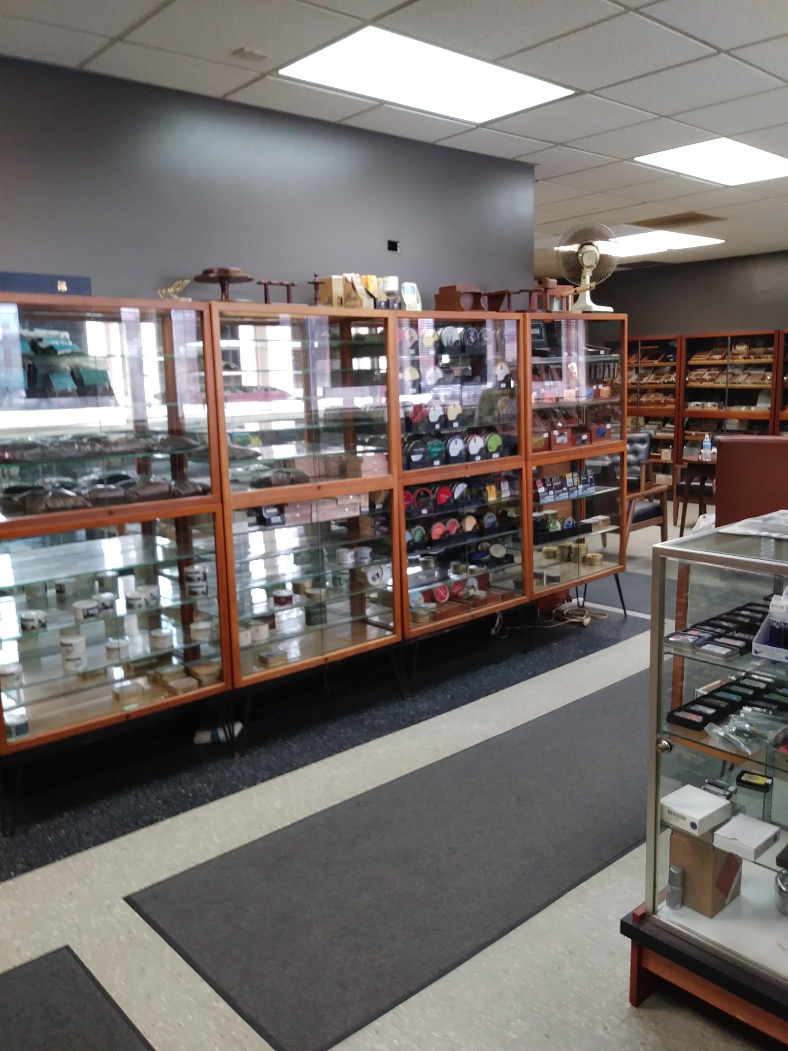 Cousin's Cigar Co. - Cleveland/Downtown photo 2