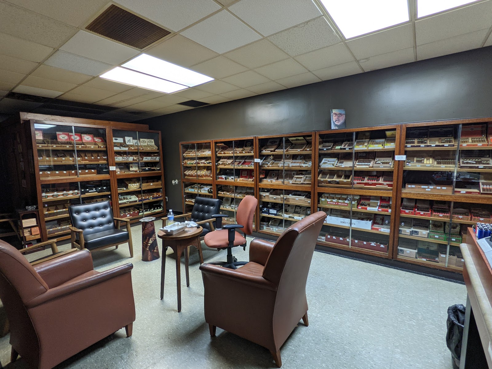 Cousin's Cigar Co. - Cleveland/Downtown photo 3