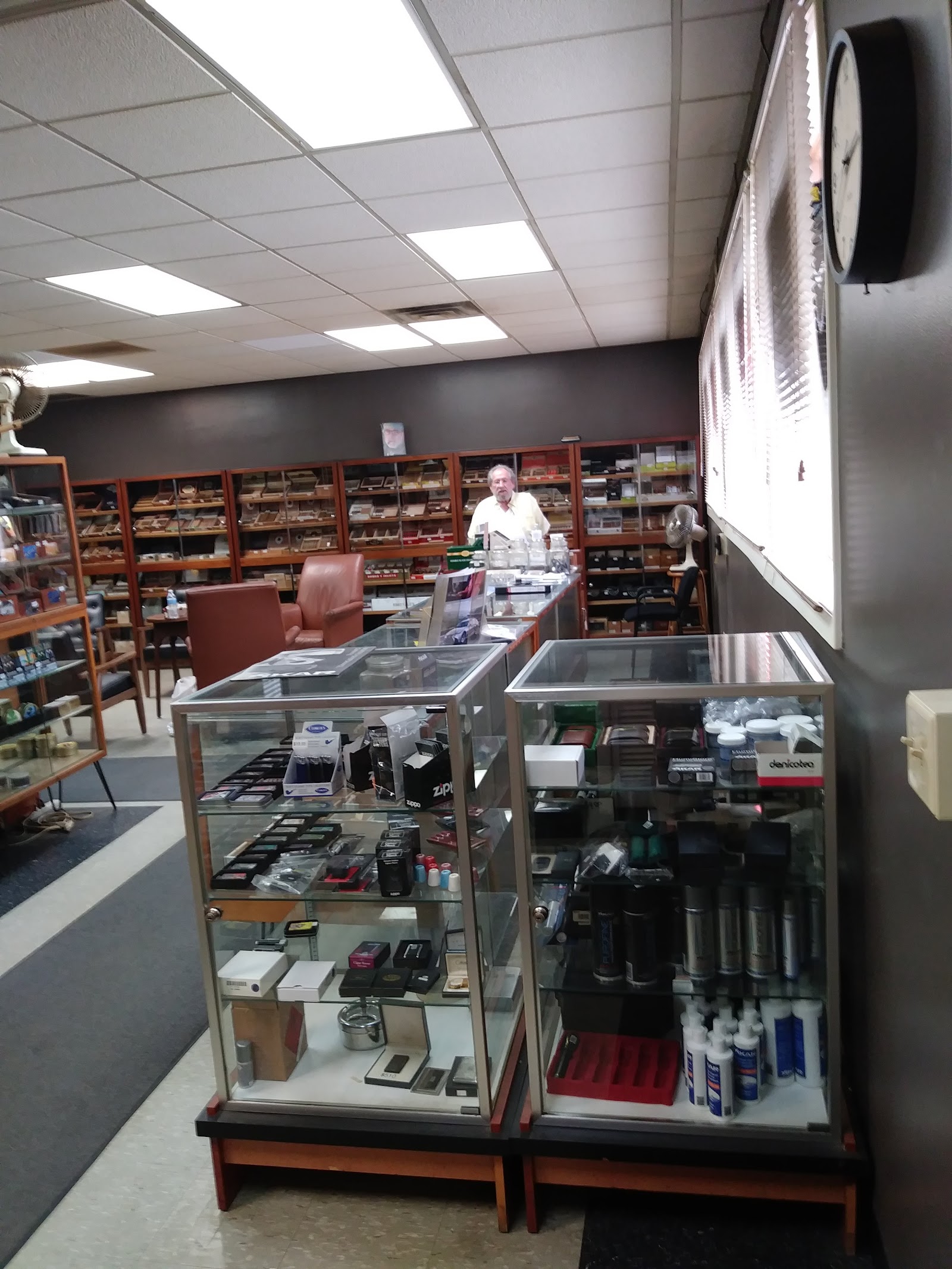 Cousin's Cigar Co. - Cleveland/Downtown photo 4