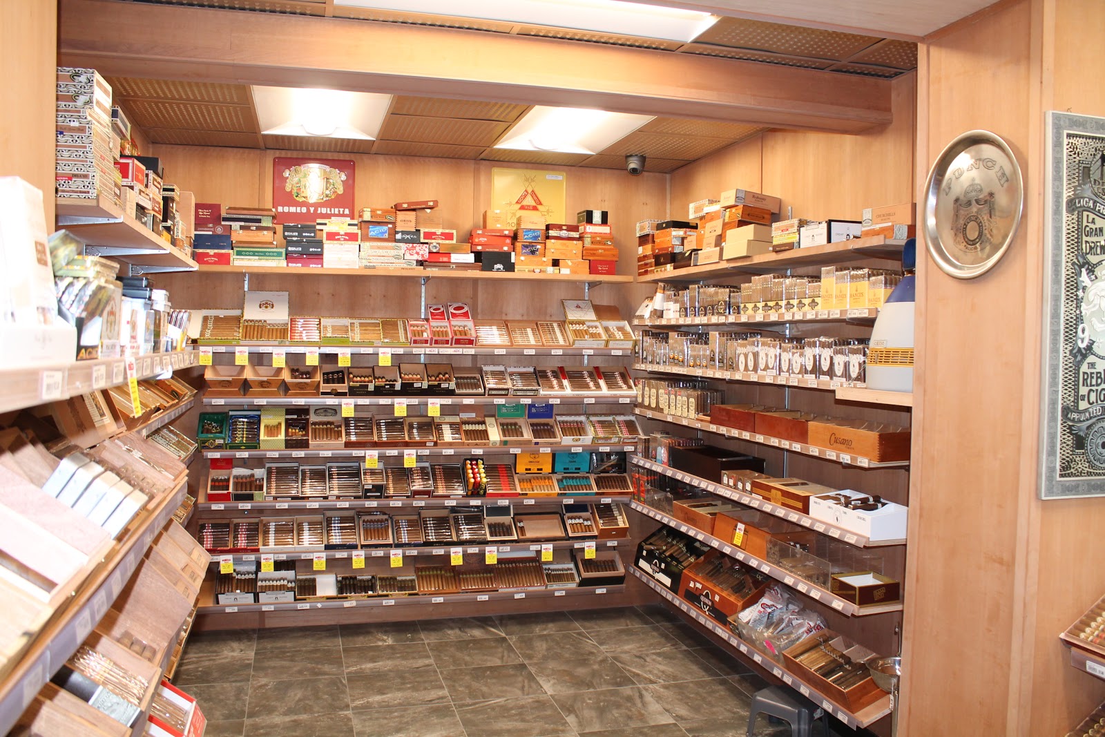 Cox's Smokers Outlet - Fern Creek photo 3