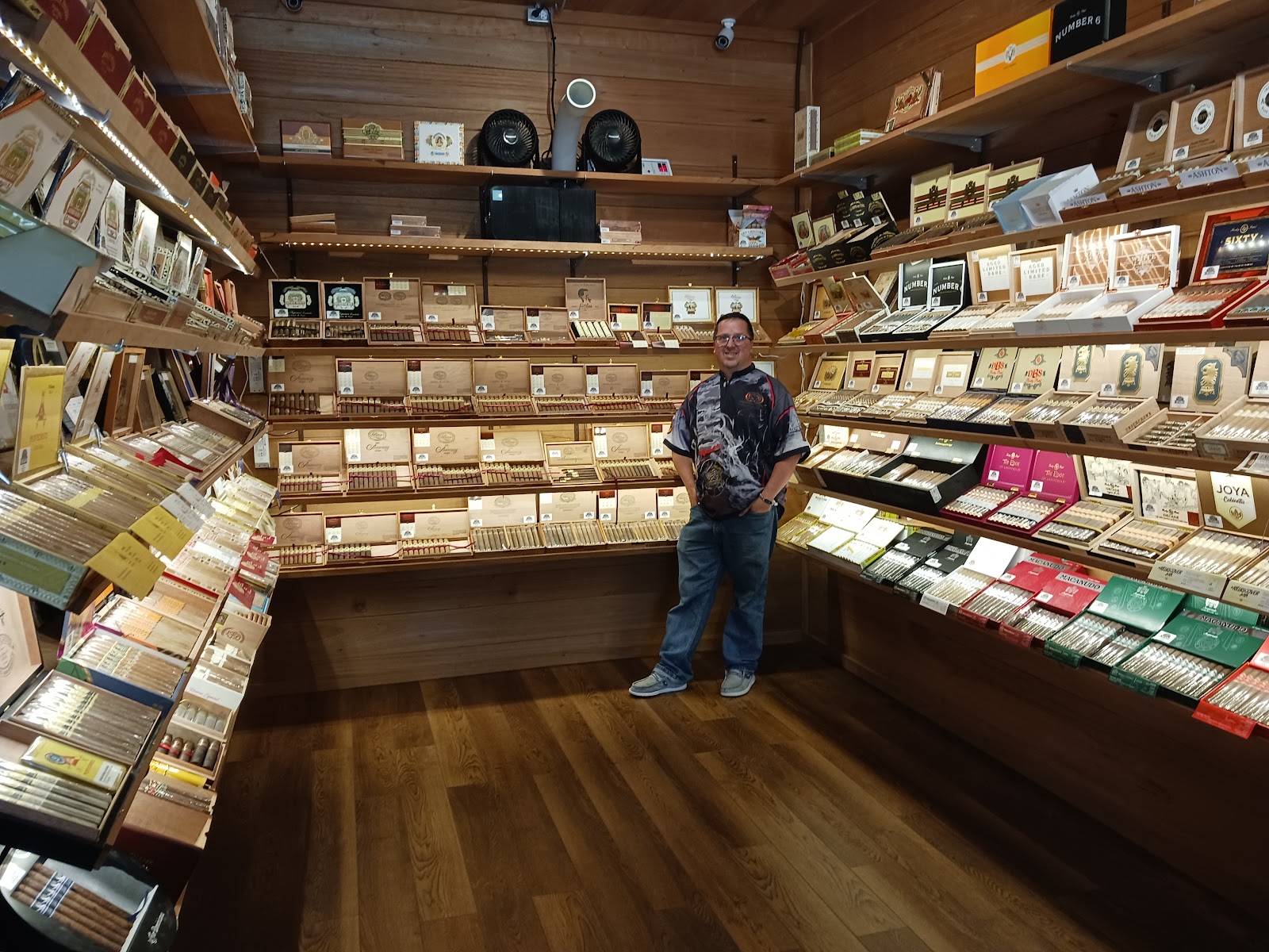 D.A.M. Fine Cigars photo 8