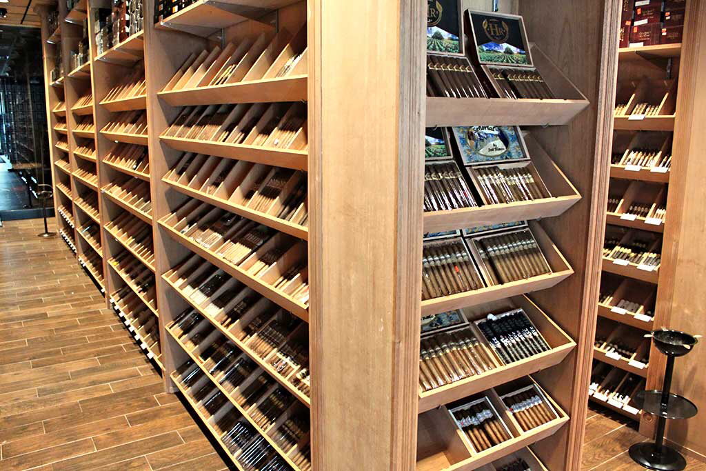 Dad's Cigar Warehouse photo 9