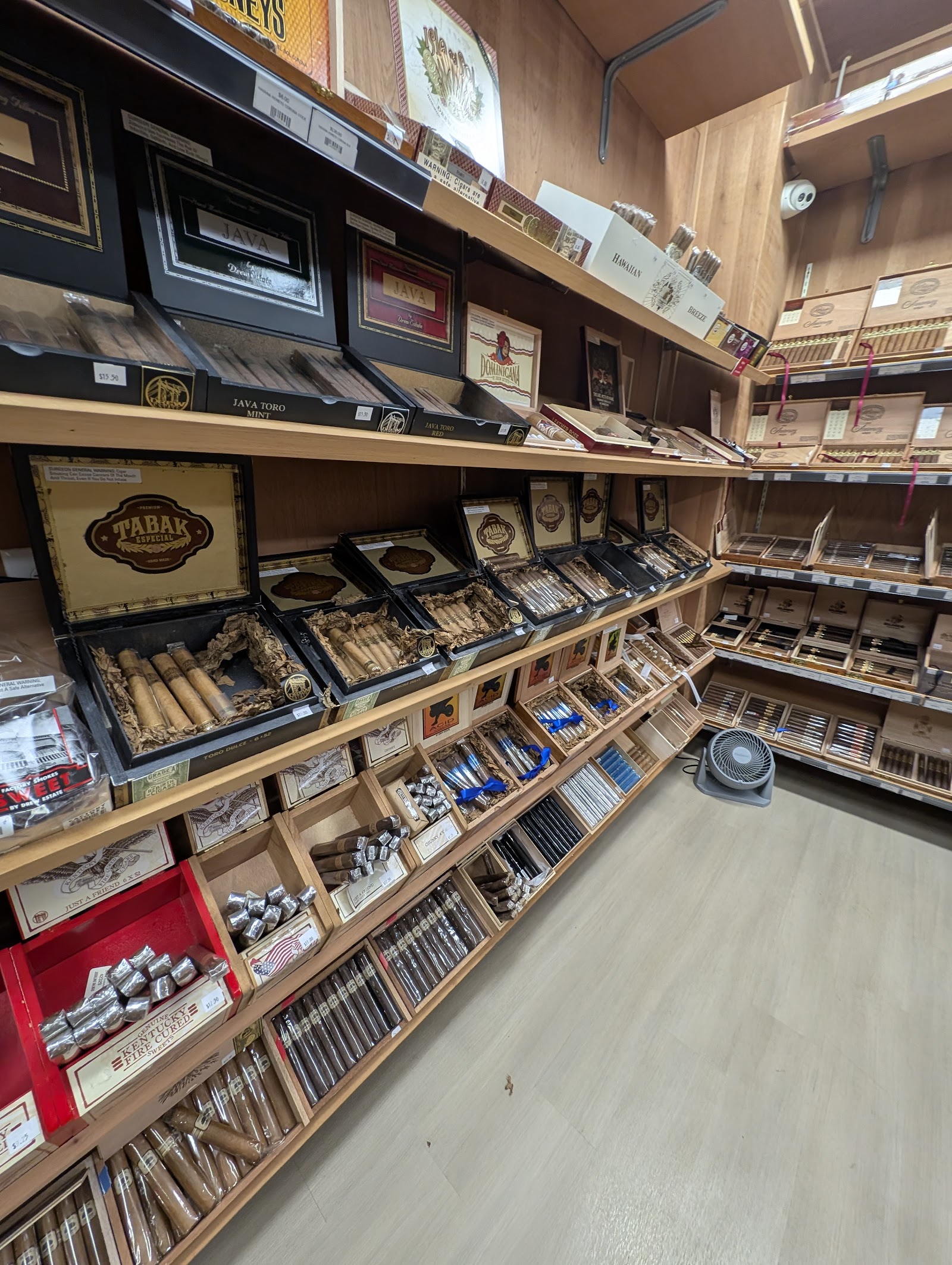 Danos Cigar Lounge photo 2