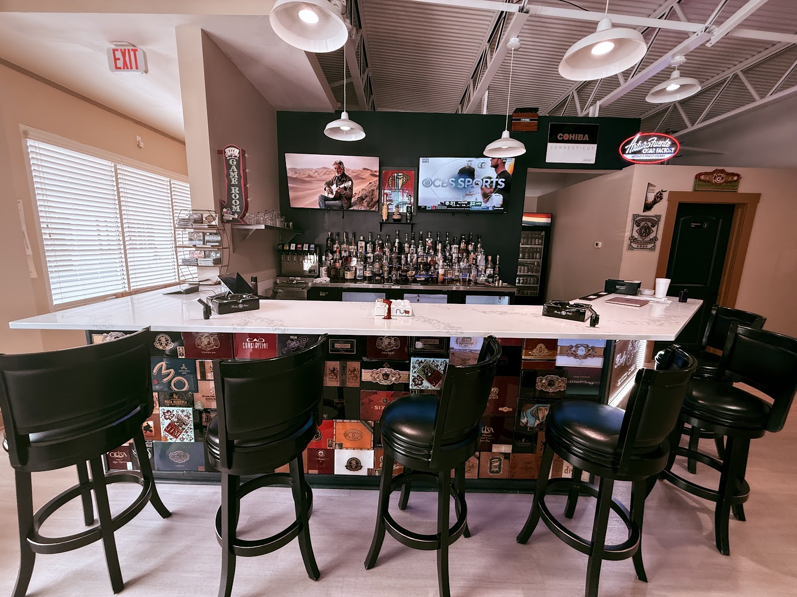 Danos Cigar Lounge photo 4