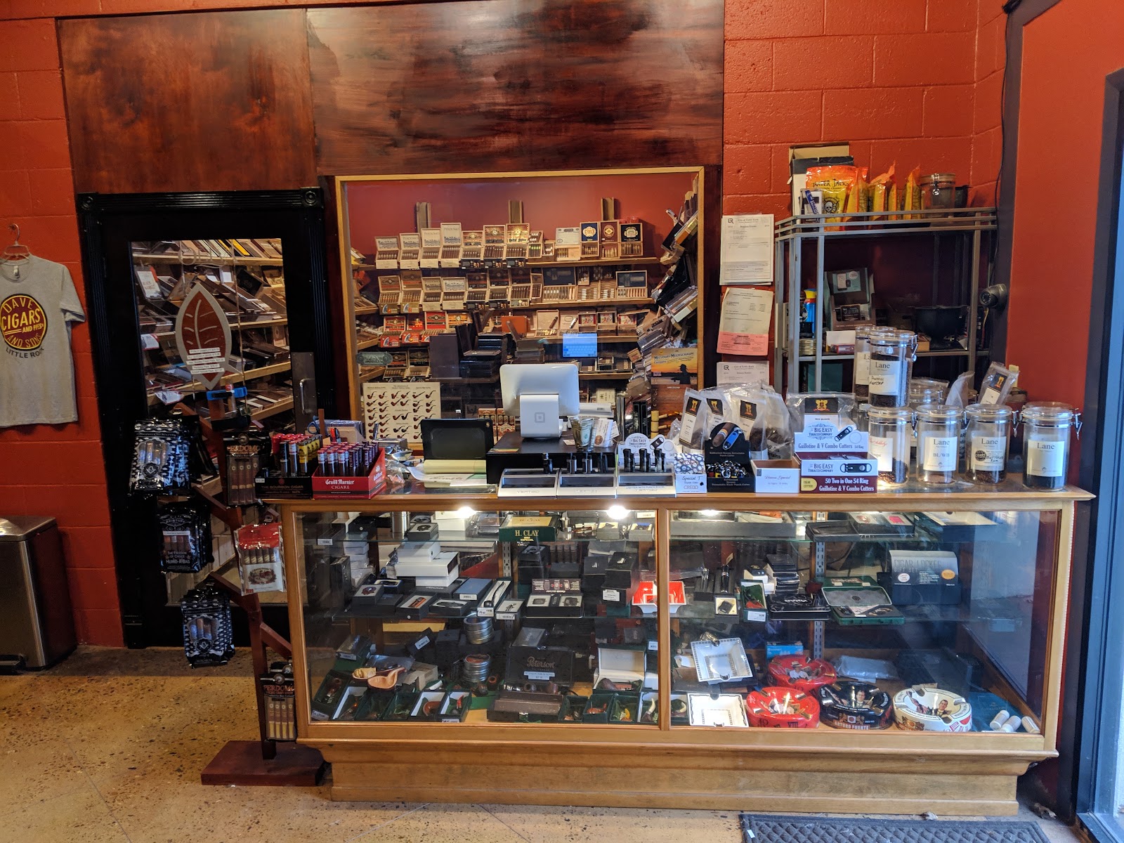 Dave and Sons Cigars and Pipes photo 4