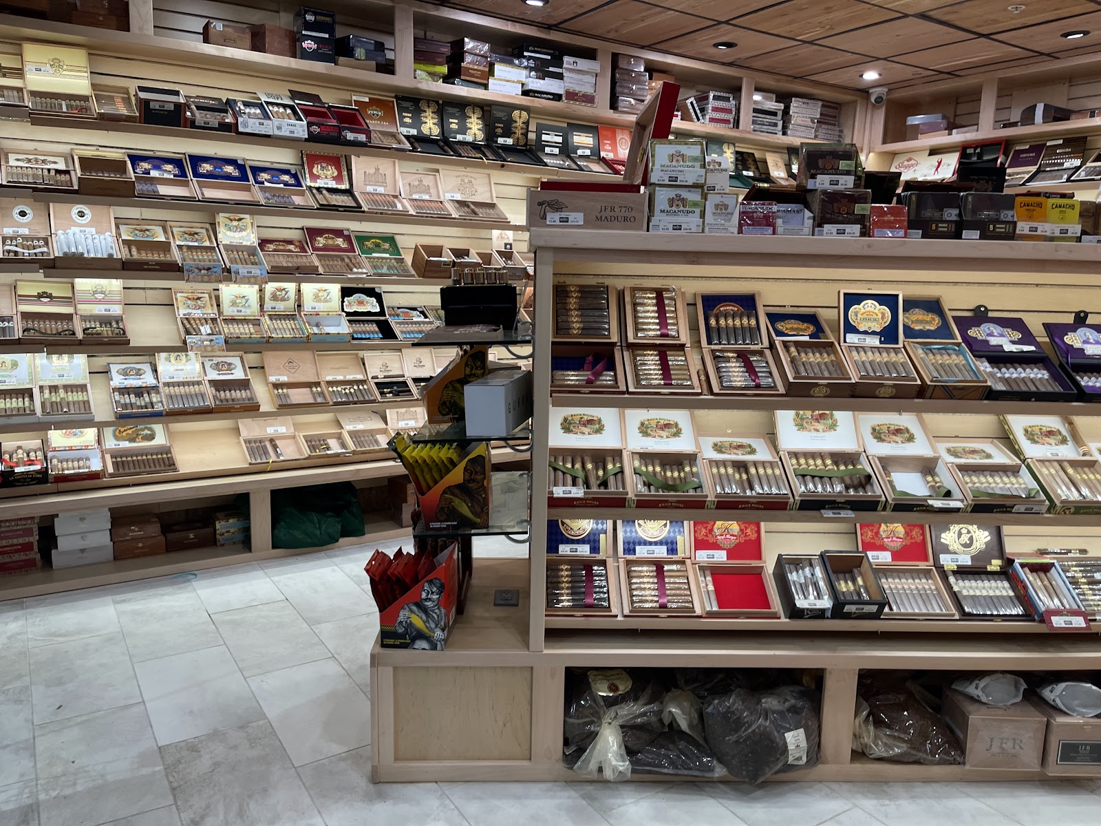 David's Fine Tobaccos photo 6