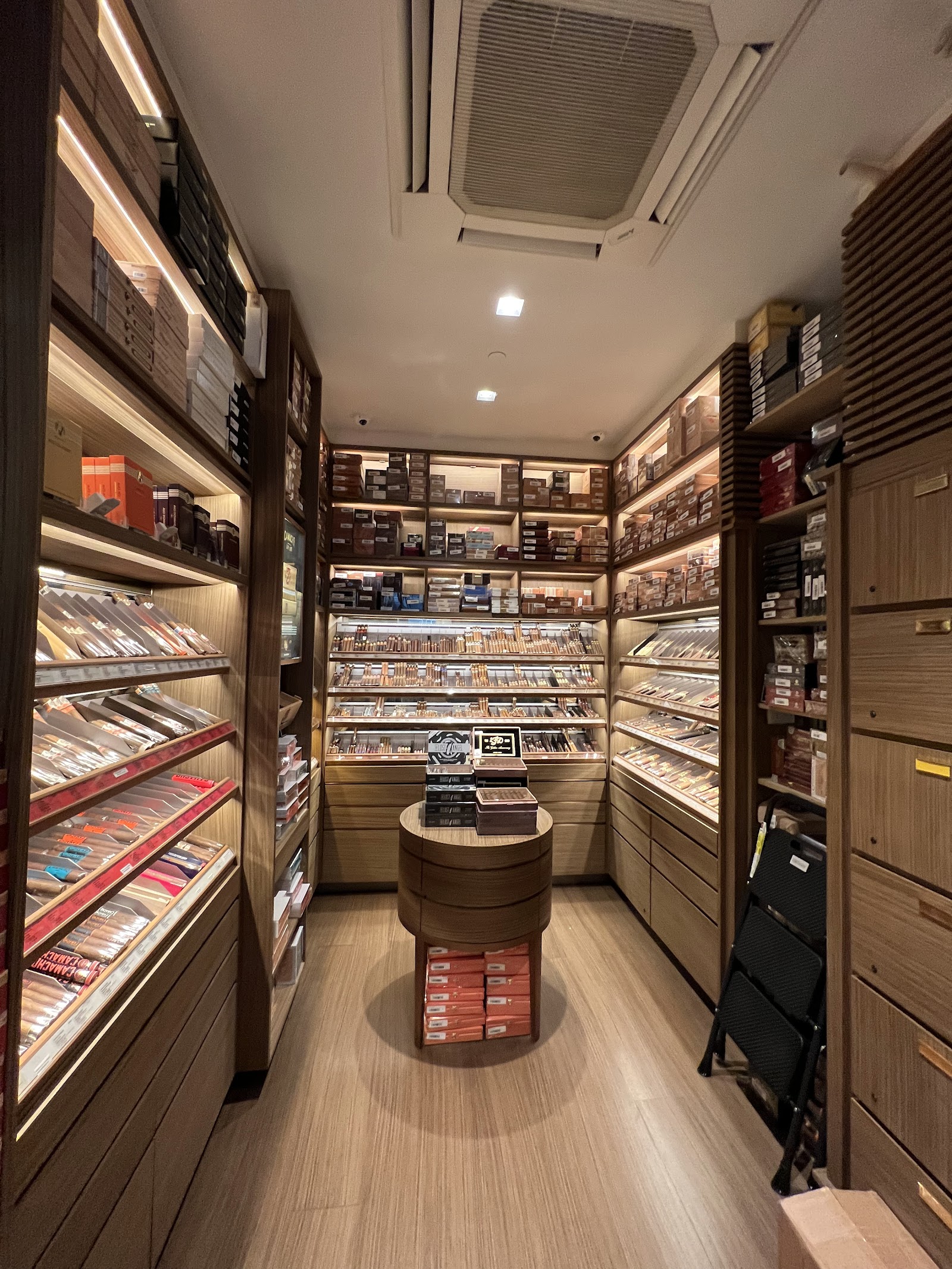 Davidoff of Geneva Since 1911 - New York, NY (6th Ave) photo 3
