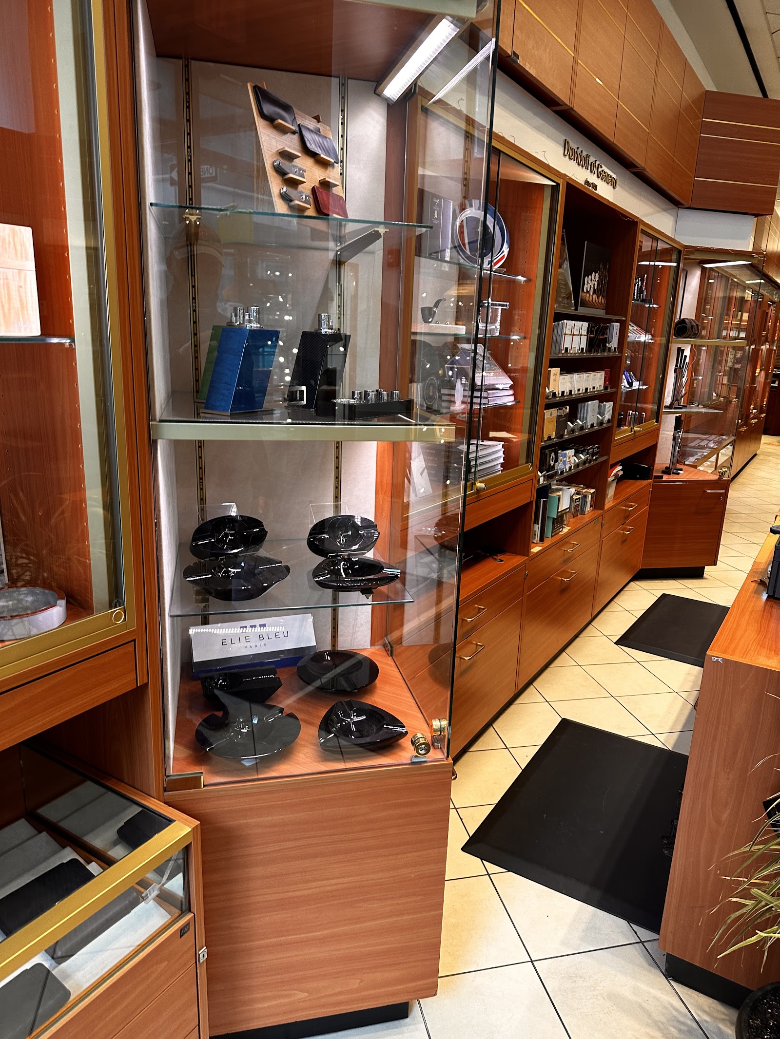 Davidoff of Geneva Since 1911 - New York, NY (Madison Ave) photo 8