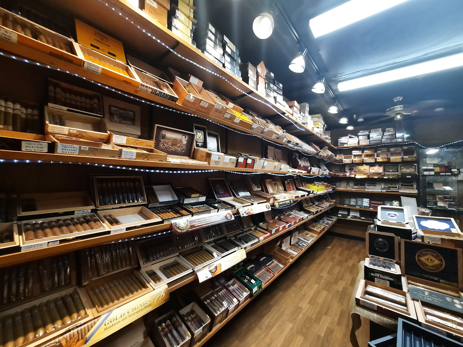 Davidus Cigars, Ltd. - Westminster, MD photo 2