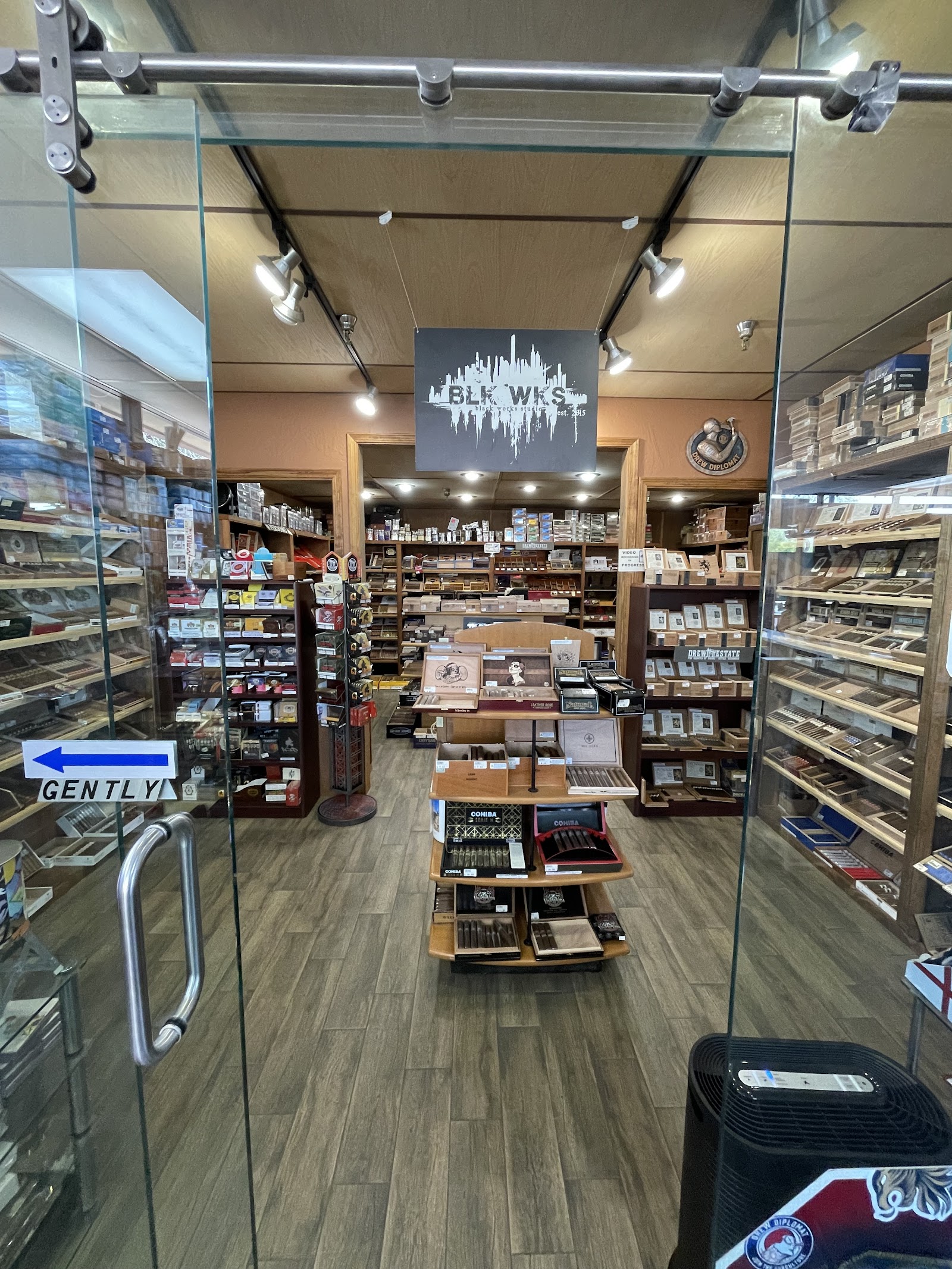 DJ's Smoke Shop (HQ) photo 3