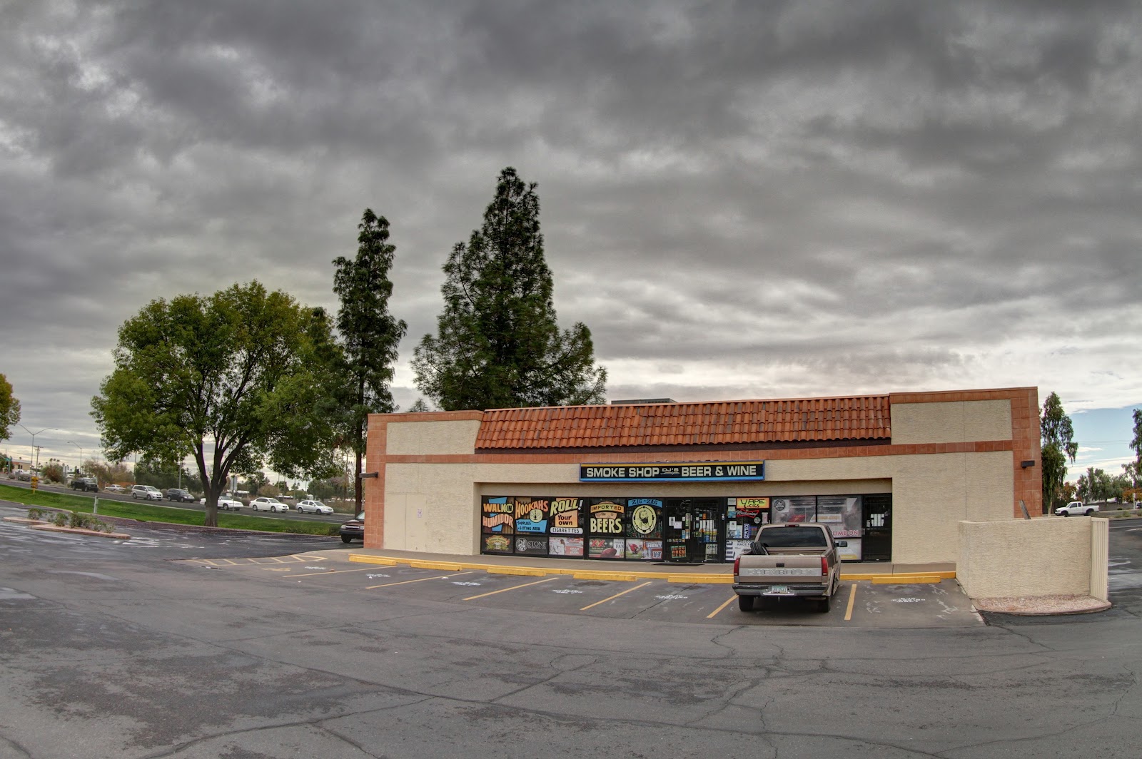 DJ's Smoke Shop - Mesa/Main St photo 5