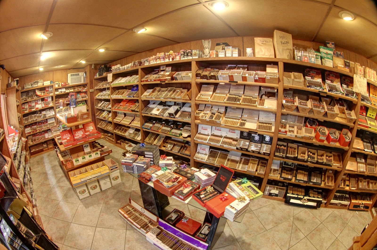 DJ's Smoke Shop - Mesa/Main St photo 7