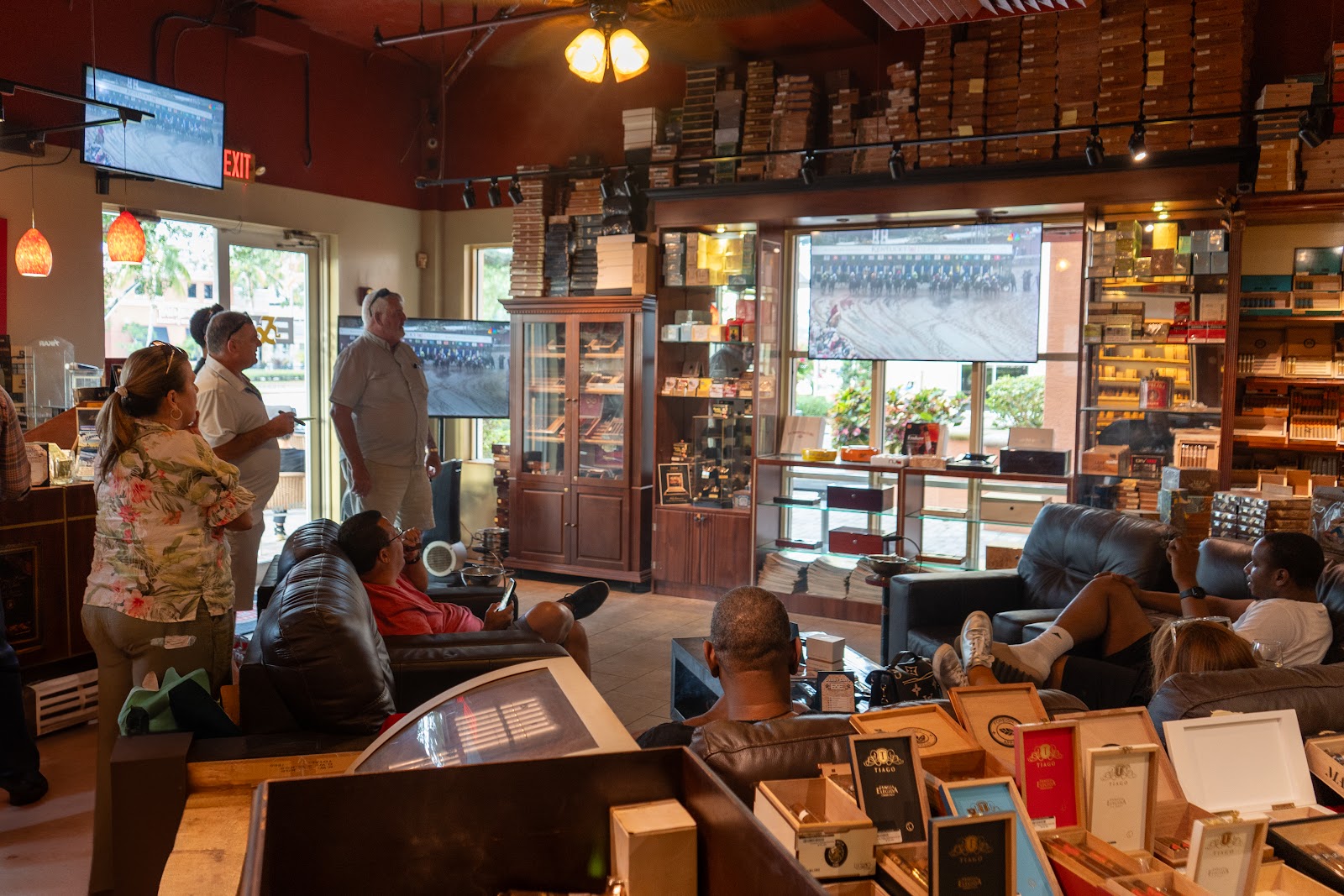 E & E Cigars photo 3
